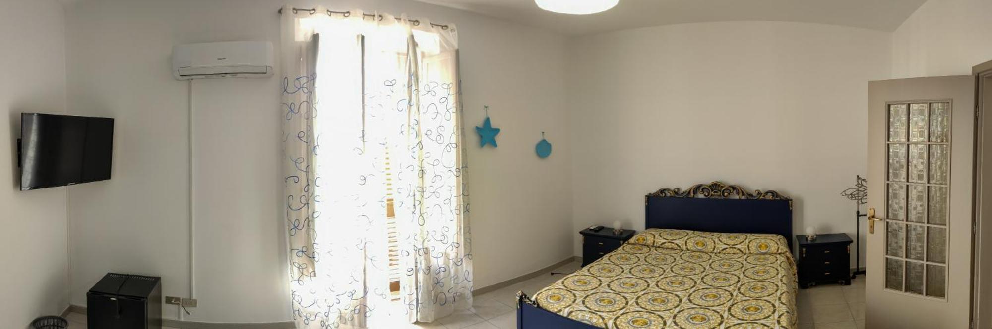 Готель Petite Etoile Сант'Агата-ді-Мілітелло Екстер'єр фото